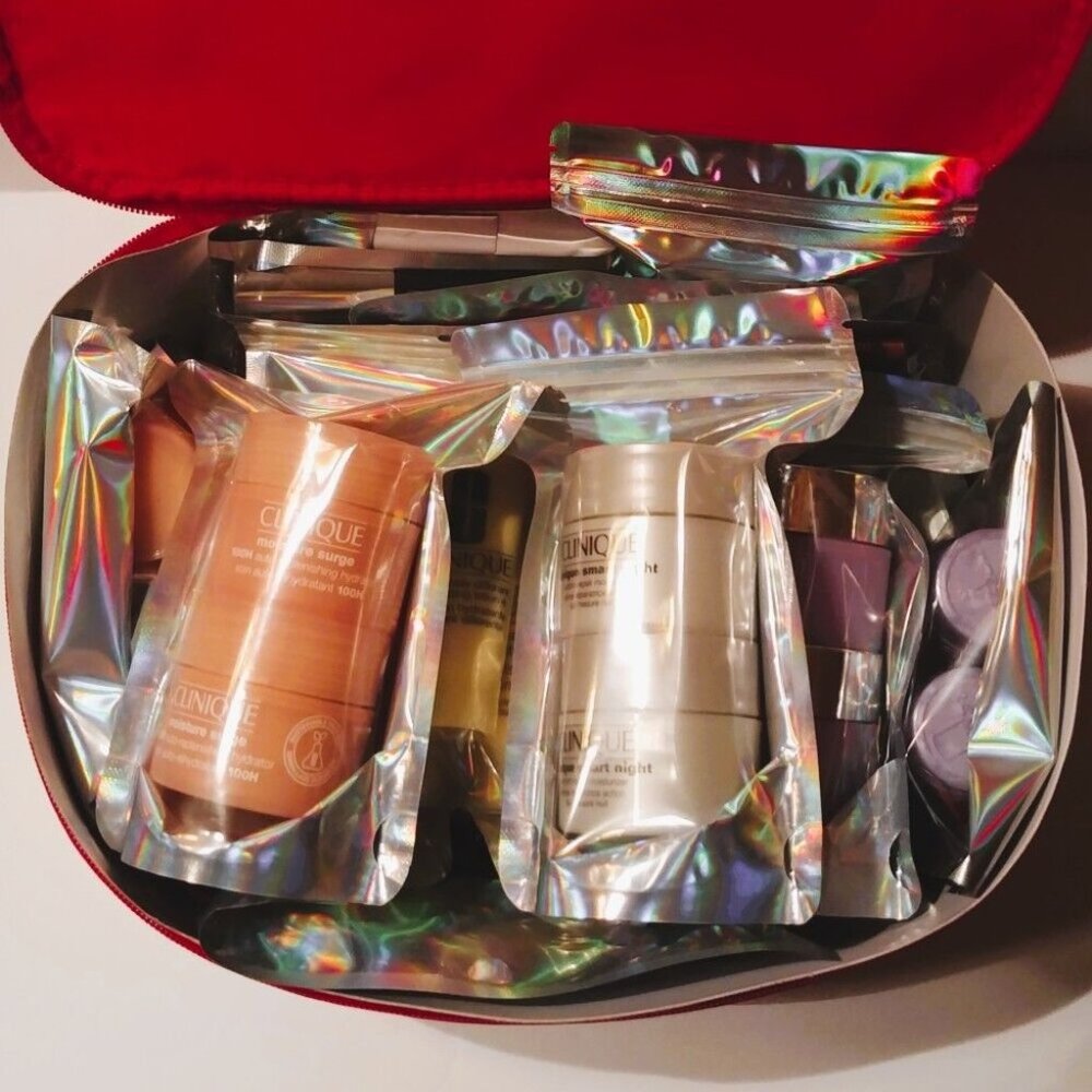 I Love CLINIQUE Skincare and Makeup Bundle ~ 40+ Products ~ BRAND NEW - Picture 2 of 3